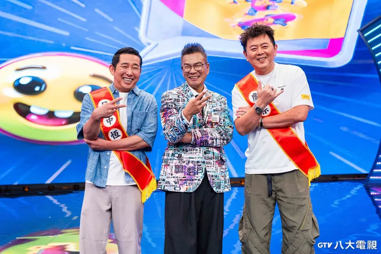 《百分百娛樂》以「罕見姓氏」為題，邀請庹宗康(右)、屈中恆(左)暢聊生活中趣事。八大電視提供