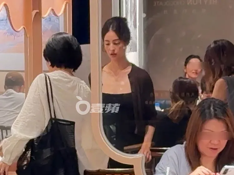 莫允雯和傅孟柏老婆安安到新光三越春水堂吃下午茶。特勤中心攝