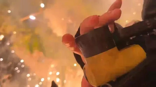 消防員視角曝光！指揮官見油桶喊「撤離」就爆炸　同仁肉身保護他