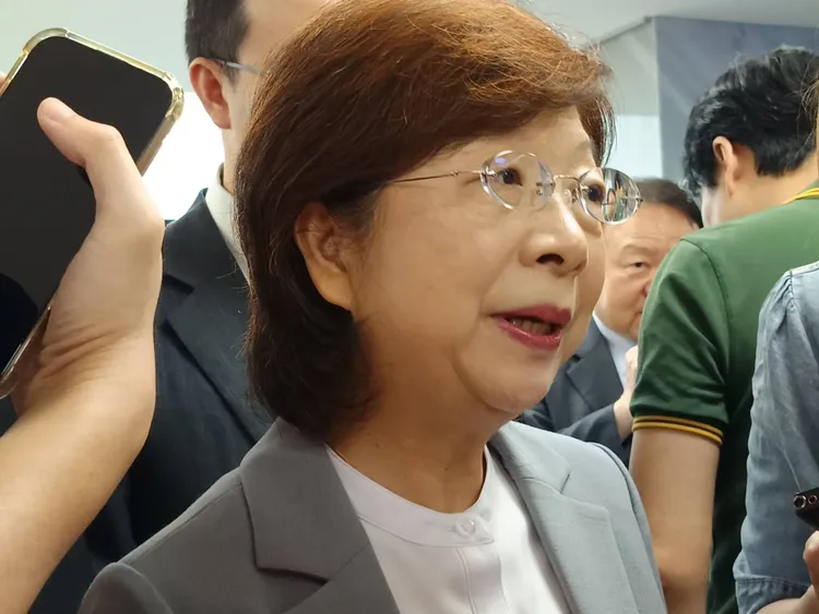 台灣金聯今召開「自主都更大突破—台灣金聯開辦全案管理及前期資金墊付」啟航記者會，台灣金聯董事長宮文萍於會後受訪。許麗珍攝