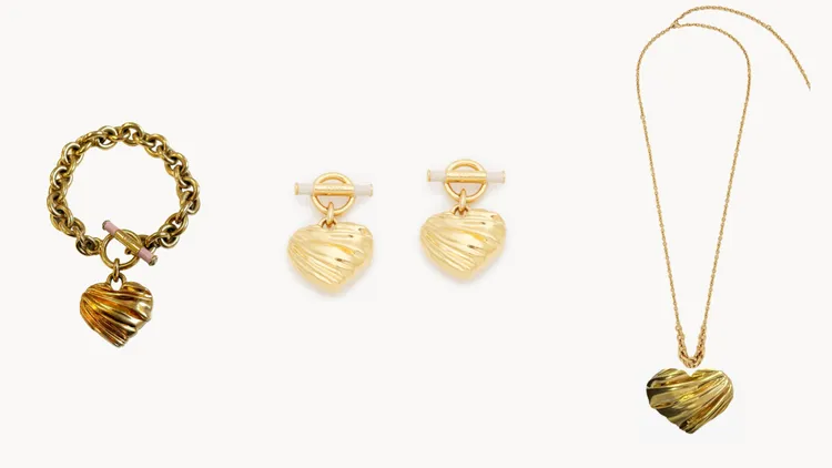 Chloé Pleated Heart復古金愛心手鍊（左）1萬9600元、復古金愛心耳環1萬8000元、復古金愛心長鍊2萬3600元。品牌提供