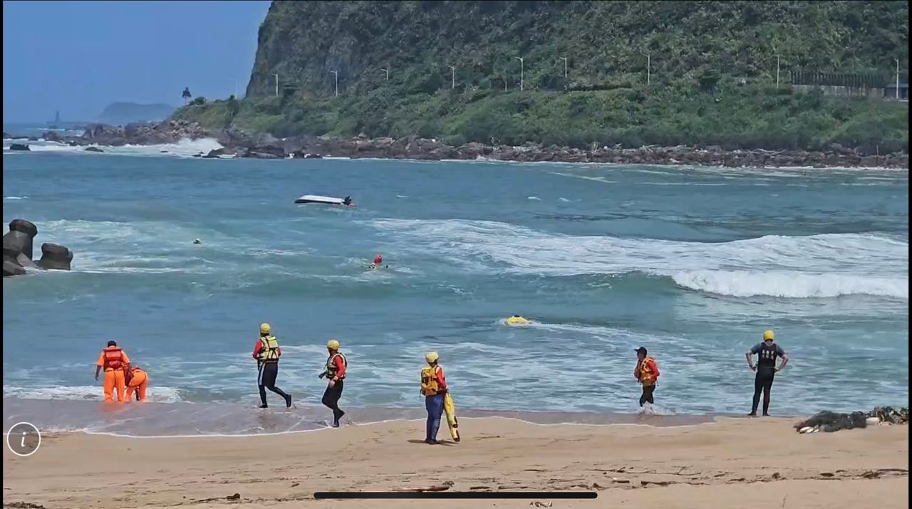 基隆大武崙傳失蹤!遊客疑遭離岸流捲走 3米高巨浪阻救援