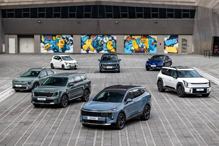 Sportage搭載1.6L Turbo-Hybrid渦輪油電動力系統，可輸出235ps最大馬力，平均一公升20公里的油耗表現，限時入主升級原廠電子後視鏡。業者提供