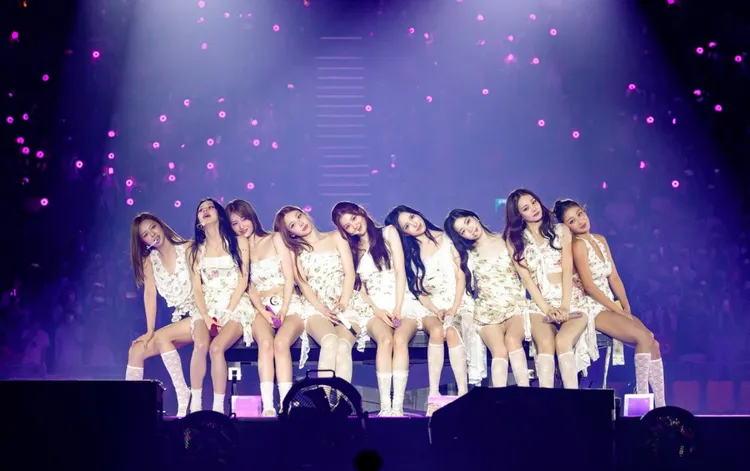 TWICE剛完成韓國女團最大規模巡演，定延（左起）、彩瑛先後表示不續個人約，出現JYP出走潮。翻攝JYP娛樂