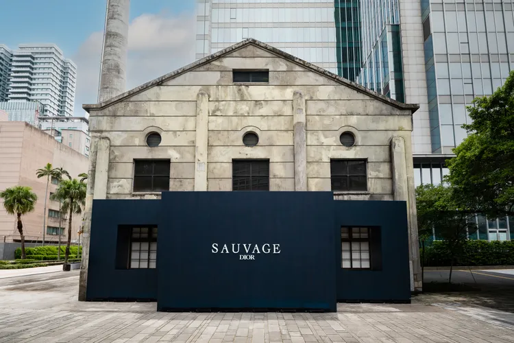 Dior在松山文創園區CAMA COFFEE ROASTERS打造「迪奧曠野之心 極境之夜」快閃店。品牌提供