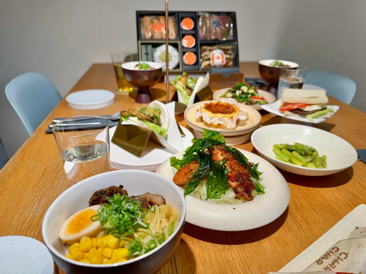 中秋禮盒主打15分鐘就可上桌，能快速變出日式拉麵、烤肉捲餅等。莊偉祺攝
