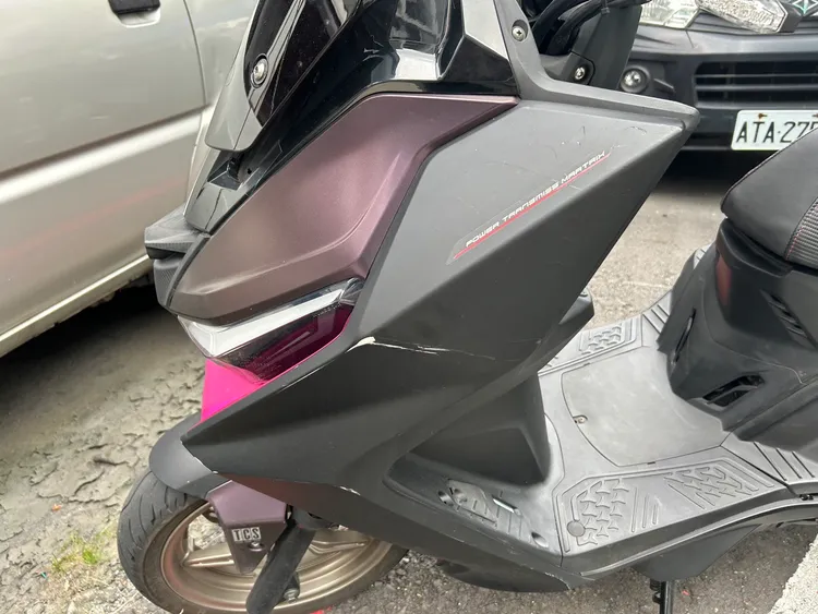 外送員機車受損。翻攝畫面