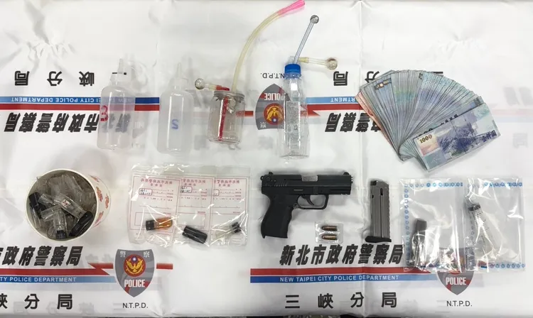 警方逮捕協助藏匿槍擊案嫌犯的3名男女並查扣一把改造槍支。翻攝畫面