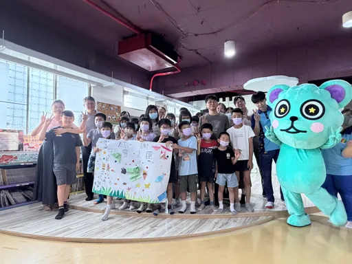 把異想新樂園搬進兒童之家　中陽集團伴20童歡度暑假