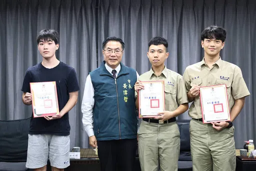 老么趙翊安情人節陪母吃火鍋　昔奪奧林匹亞銅牌無愧學霸名號