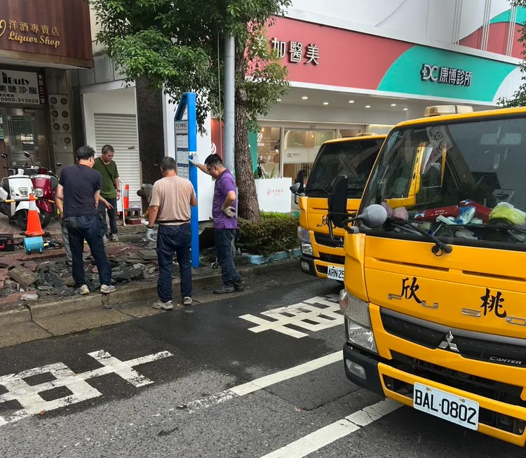 瓦斯公司人員到場阻漏。桃園市消防局提供