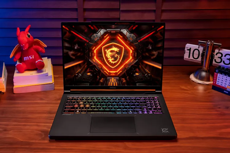 Crosshair 16 Max HX電競筆電最高支援200W總功耗輸出，鎖定3A遊戲、內容創作與多工處理等高效能需求。MSI提供