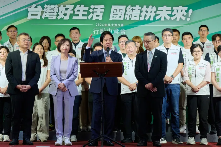民進黨昨（5）日在台中舉辦首場行動中常會，賴清德親自替何欣純站台。翻攝何欣純臉書