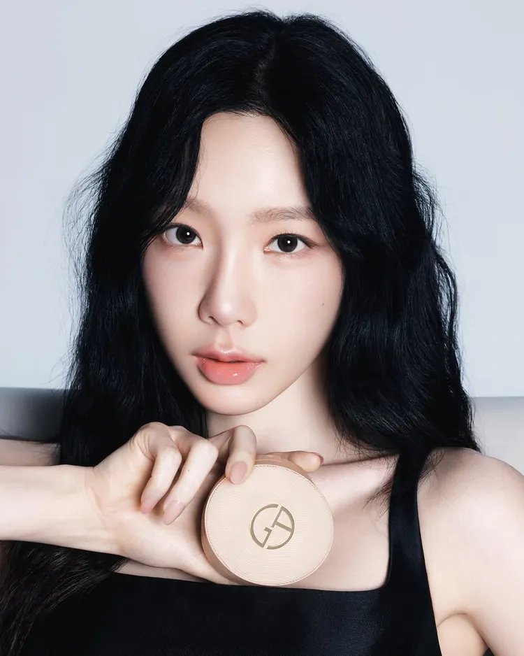 太妍也愛用Armani Beauty高訂持久輕霧光氣墊粉餅。品牌提供