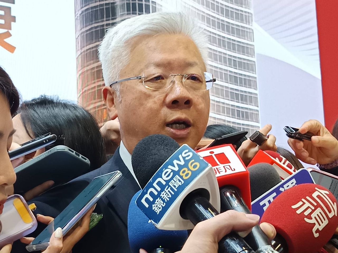 台新銀與新光銀明年元旦合併 林維俊:樂觀看待下半年台灣經濟