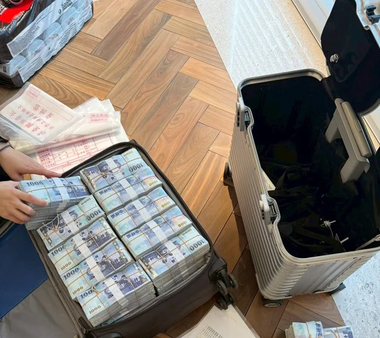 專案小組查扣現金。中檢提供