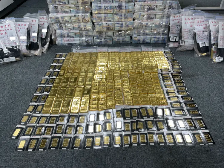 專案小組在陳昱瑄豪宅搜出158公斤的黃金。中檢提供