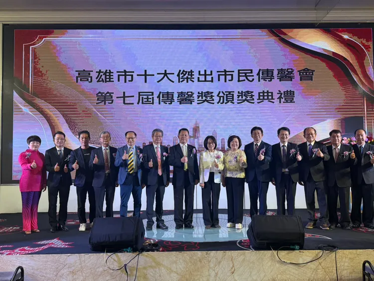 高雄十大傑出市民頒獎畫面。葉家銘攝
