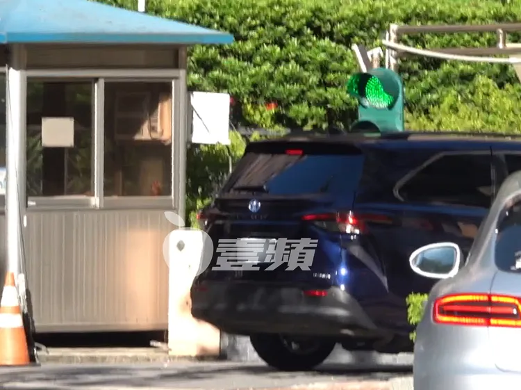 隋棠搭自家新保母車，趕在天黑之前回到大直溫暖的家。特勤中心攝