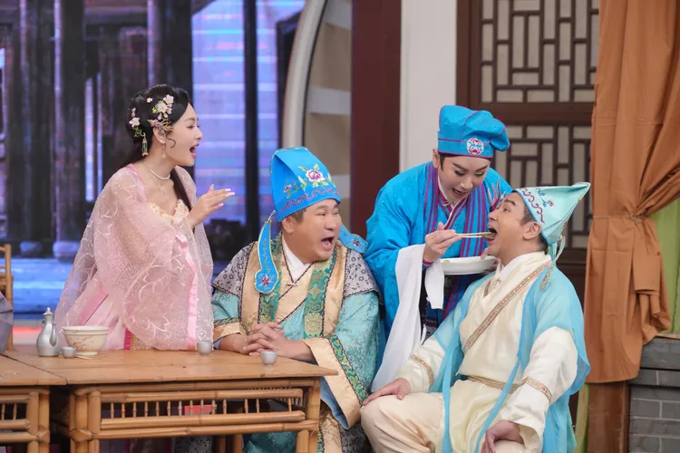 王思佳（左起）、胡瓜、陳亞蘭、歐漢聲合演古裝喜劇單元「水滸笑傳」。華視提供