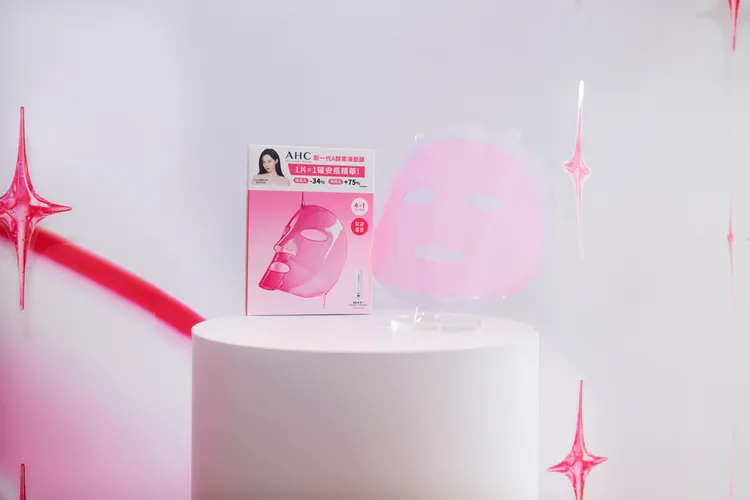 AHC醫美科研超光微晶新一代A醇果凍面膜，5片／1250元。品牌提供