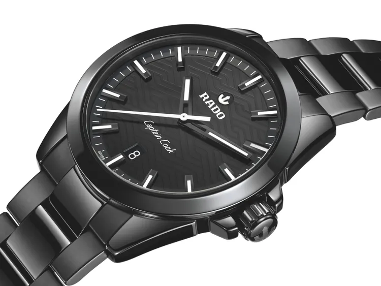 Rado Captain Cook庫克傳長Discover高科技陶瓷腕錶，12萬9300元。品牌提供