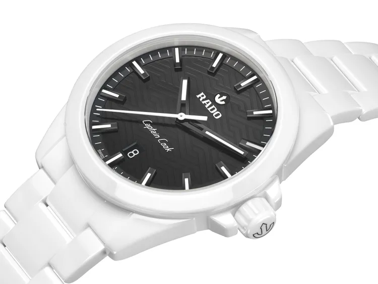 Rado Captain Cook庫克傳長Discover高科技陶瓷腕錶，12萬9300元。品牌提供