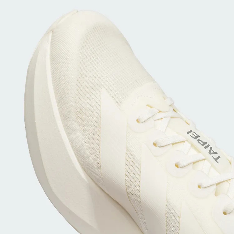 ADIZERO EVO SL TAIPEI以清爽米白色調作為基底。品牌提供