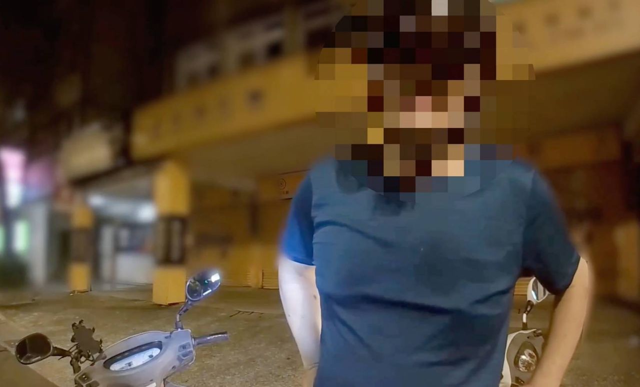 偷車才騎1分鐘就遇警察!衰男紅燈違規迴轉露餡 竟稱「騎完會停回去」