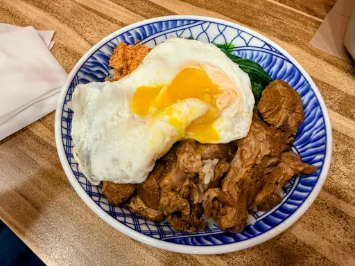 「荷包蛋不是牛排！」早餐店公告引注目　同行讚聲：遇過不只一個