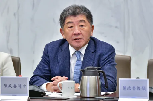 陳時中知情不報？藍揭曾與詐騙律師接機疫苗　再轟「政府買足何須慈濟出手」