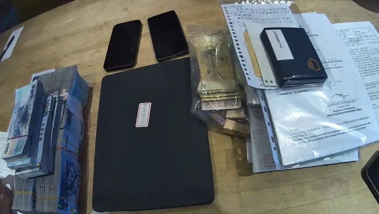 專案小組查扣證物。翻攝畫面