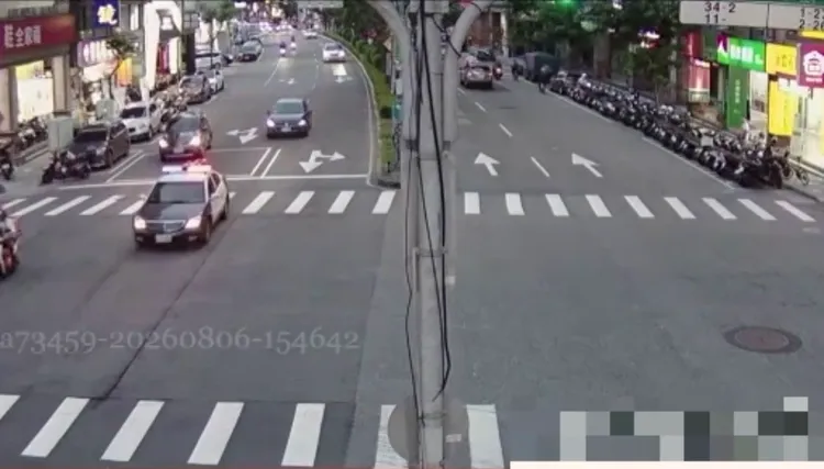 陳男昏迷急需送醫，蘆洲警車開道，搶5分鐘救命。翻攝畫面