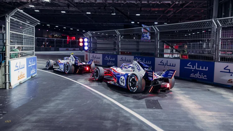 保時捷本季持續推動Racing for Charity公益計畫，廠隊兩部賽車每完成一圈便捐出400歐元，支持全球重症病童。業者提供