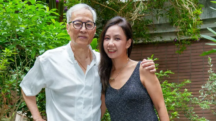 姜厚任與女友很恩愛。彭欣偉攝