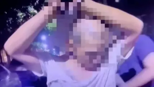 騎車講手機還不打方向燈！男騎士違規遭攔查　毒品通緝身分當場曝光
