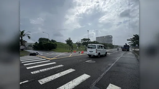高雄死亡車禍！貨車左轉猛撞機車　23歲男騎士重創送醫不治