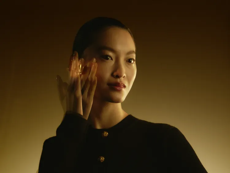 品牌精心設計的「LE GESTE BEAUTÉ DU REGARD」獨家引流技巧。品牌提供