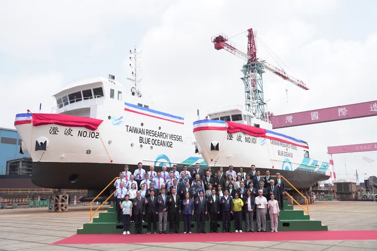 國家海洋研究院100噸級「澄波NO.101」與300噸級「澄波NO.102」海洋基礎資料調查船11日下水暨命名典禮。翻攝畫面