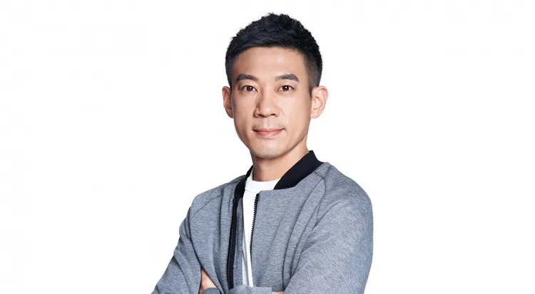 龔大中表示，廣告從策略方向、概念形成、腳本發想、文案撰寫，到真人實拍，都是由真人團隊完成。翻攝奧美官網