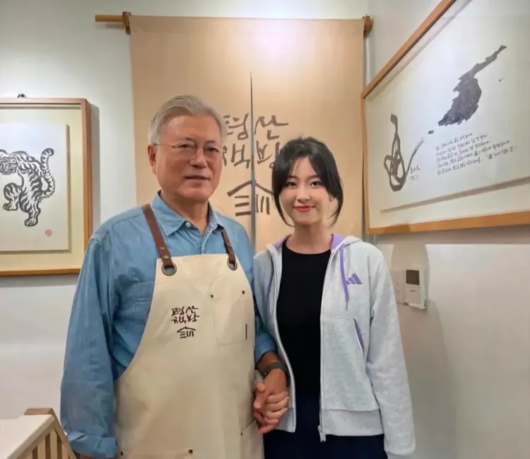女學生生活照。翻攝X