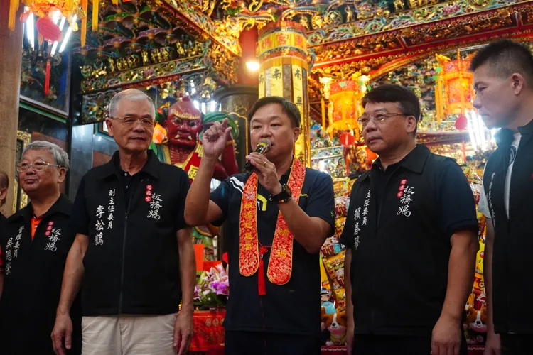 媽祖加持、警察守護！板橋「警政乖乖」把防詐密技印上包裝。翻攝畫面
