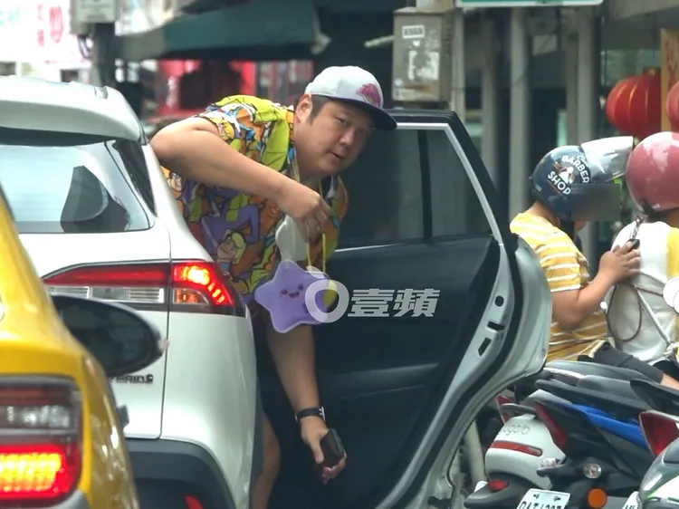 哈孝遠接著獨自繼續搭車，返回東區巷弄內住處。特勤中心攝