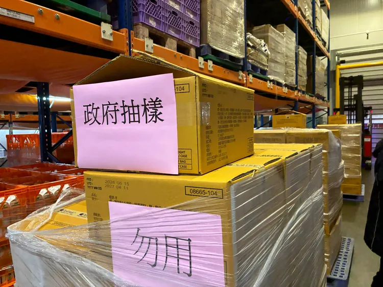 衛生局抽驗產品。衛生局提供