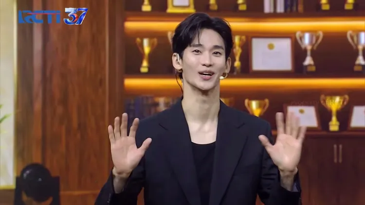 金秀賢登上印尼RCTI特別節目，時隔1年5個月在電視上亮相。翻攝RCTI