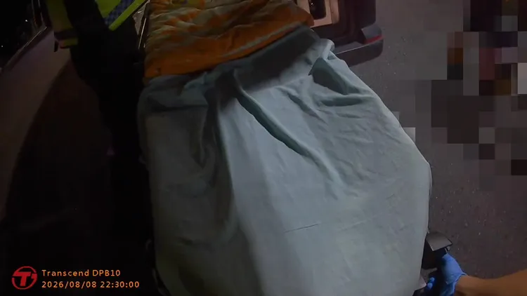 汽車高速衝撞婦人與幼童，造成1死1重傷。翻攝畫面