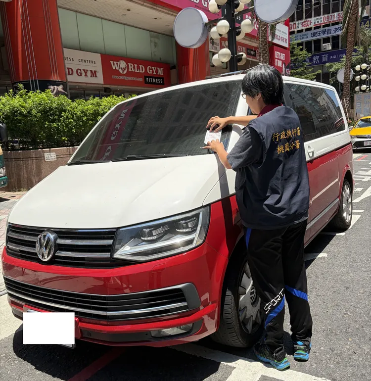 出租車公司車輛被扣。桃園分署提供
