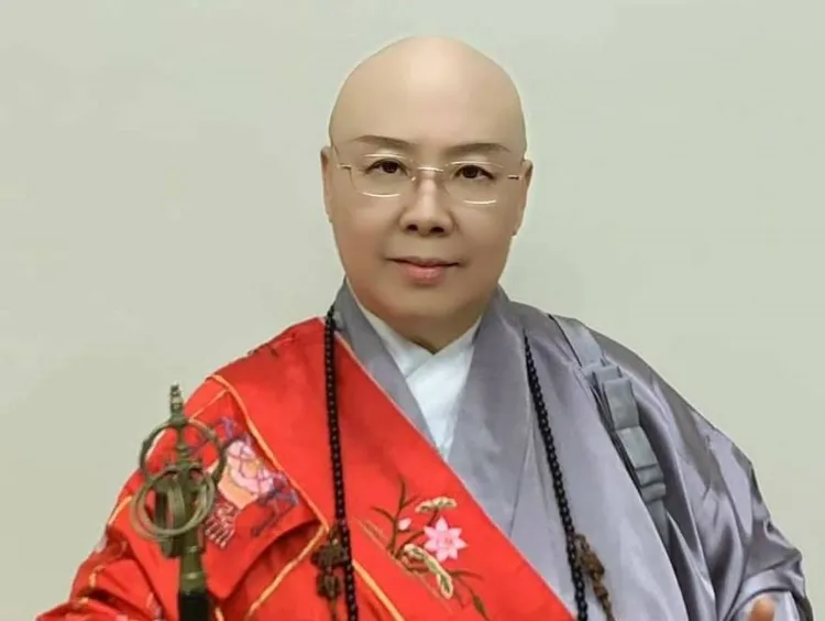 恆述法師是張菲、費玉清的姊姊。翻攝恆述法師臉書