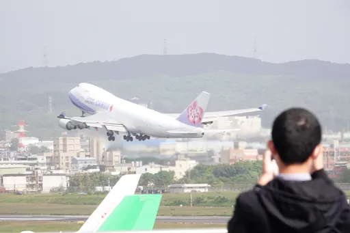 班機男騷擾女旅客！座艙長調回桃機報警　華航回應了