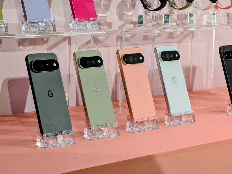 中華電信預購方面以Pixel 11 Pro XL最受歡迎，其中16GB＋512GB迷霧灰版本最獲消費者青。趙筱文攝